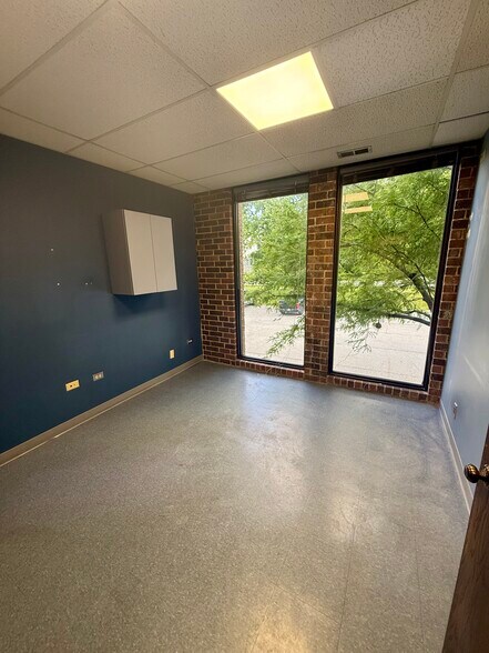 More Photos Of 7800 W College Dr, Palos Heights Office For Sale