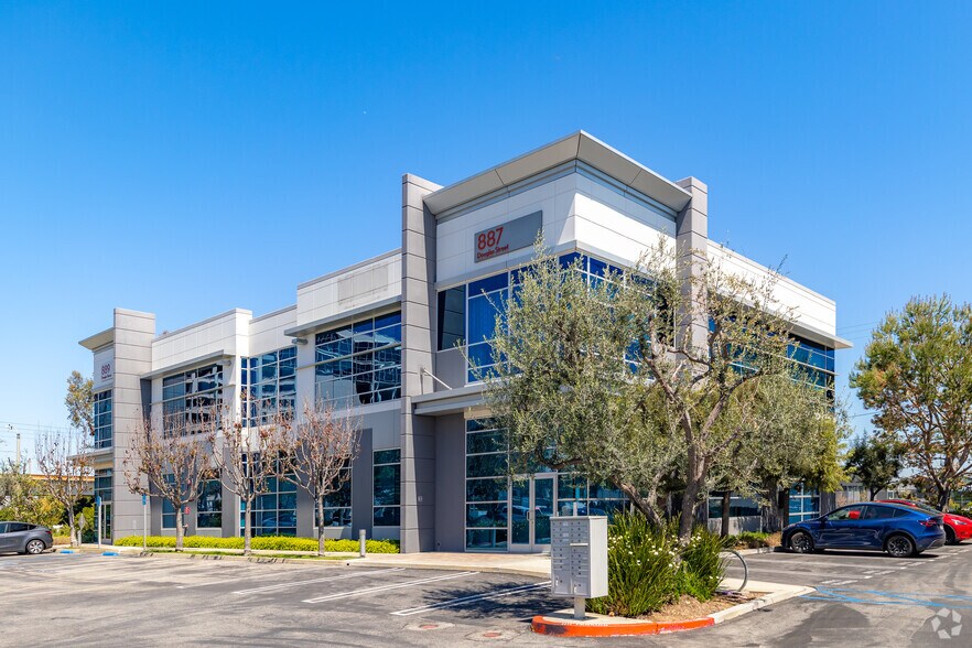 Primary Photo Of 887-889 N Douglas St, El Segundo Loft Creative Space For Sale