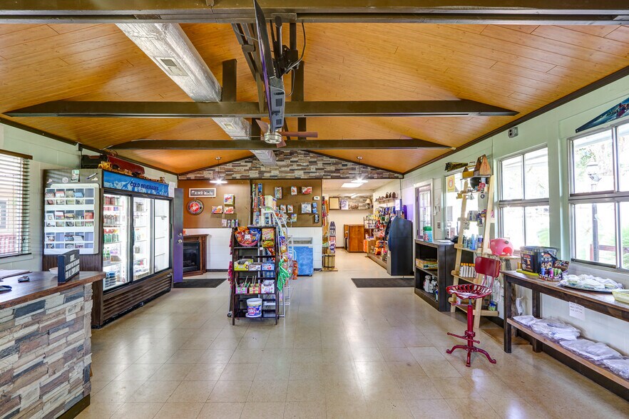 More Photos Of 1105 W Lake Rd, Spout Spring Trailer Camper Park For Sale