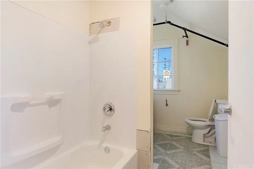 More Photos Of 522 W VERNON Ave, Los Angeles Daycare Center For Sale