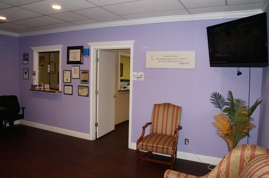 More Photos Of 1011-1025 W Fort Williams St, Sylacauga Office For Lease