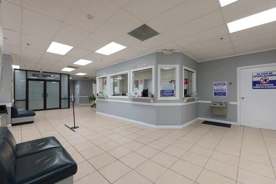 More Photos Of 305 Expressway 83, Mission Medical For Lease