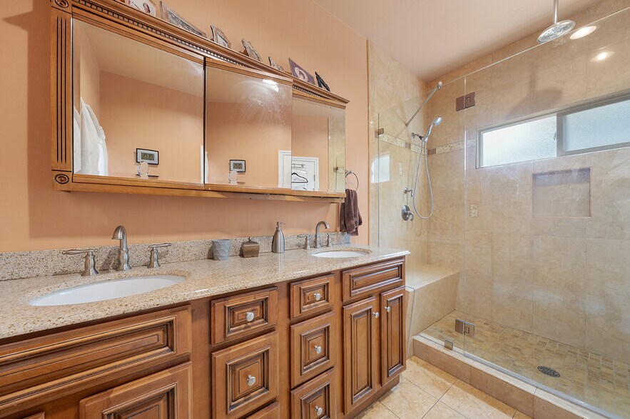 More Photos Of 2516 Elsinore St, Los Angeles Multifamily For Sale