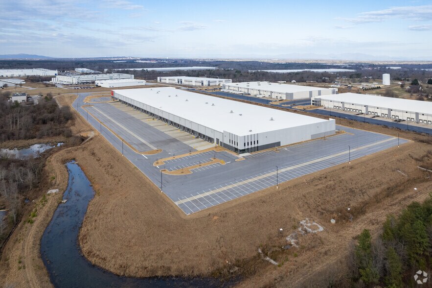 More Photos Of 1127 Woods Chapel Rd, Duncan Distribution For Lease