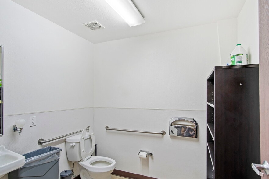 More Photos Of 2262 Maryann Dr, Turlock Manufacturing For Sale