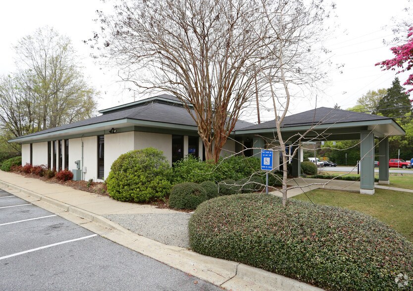 More Photos Of 1015 Peachtree Dr, Columbus Office Residential For Sale