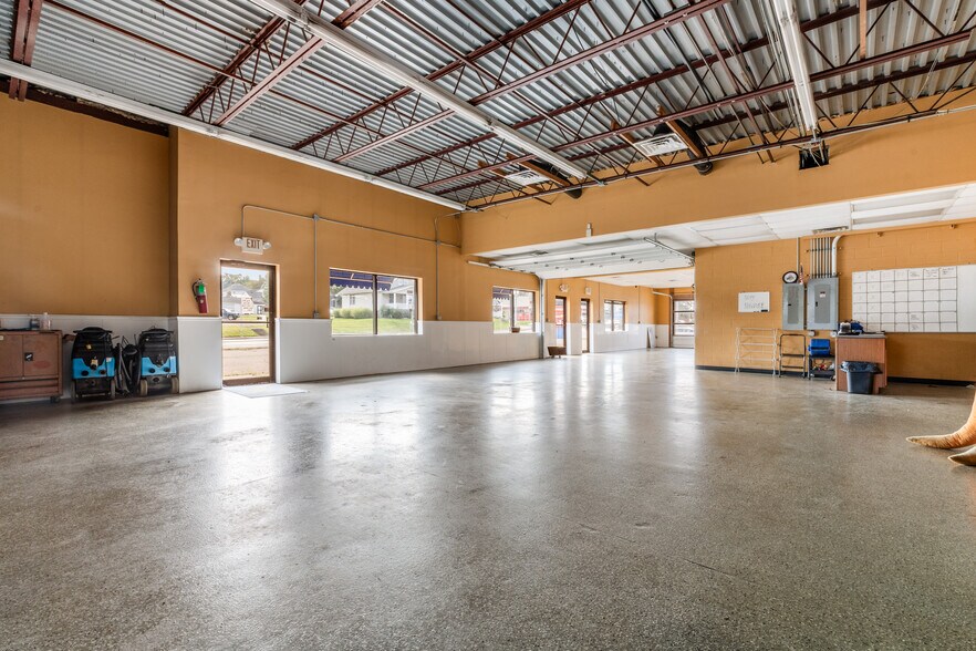 More Photos Of 2415 Maple Ave, Zanesville General Retail For Sale