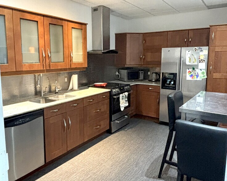 More Photos Of 10 Meteor Dr, Toronto Manufacturing For Sale