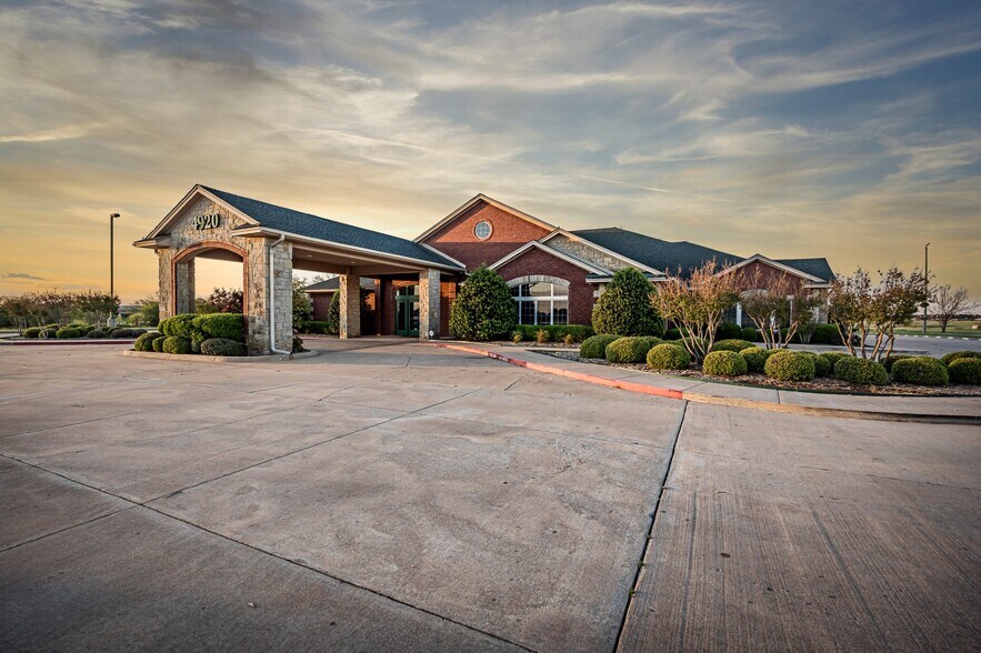 Primary Photo Of 4920 SW Lee Blvd, Lawton Medical For Lease