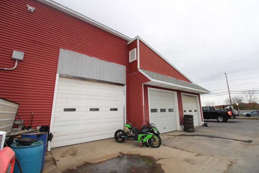 More Photos Of 585 S Main St, Central Square Auto Dealership For Sale