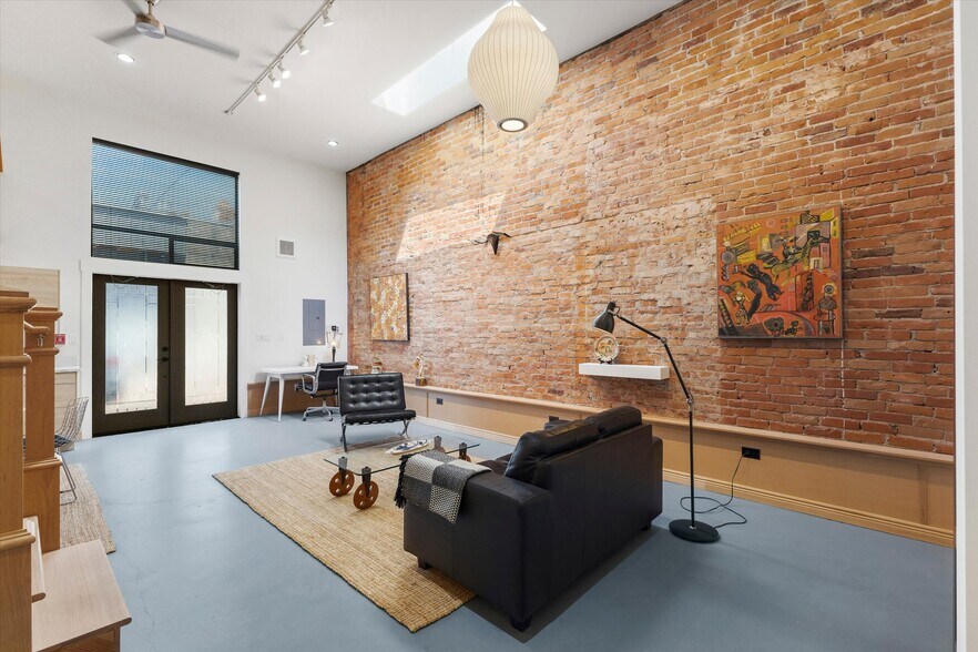 More Photos Of 511 S 1st St, Mount Vernon General Retail For Sale