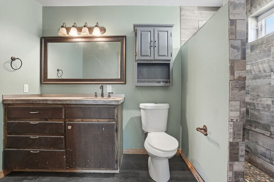 More Photos Of 17052 NE North Dr, Fletcher Flex For Sale
