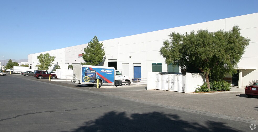 More Photos Of 3211 Sunrise Ave, Las Vegas Warehouse For Lease