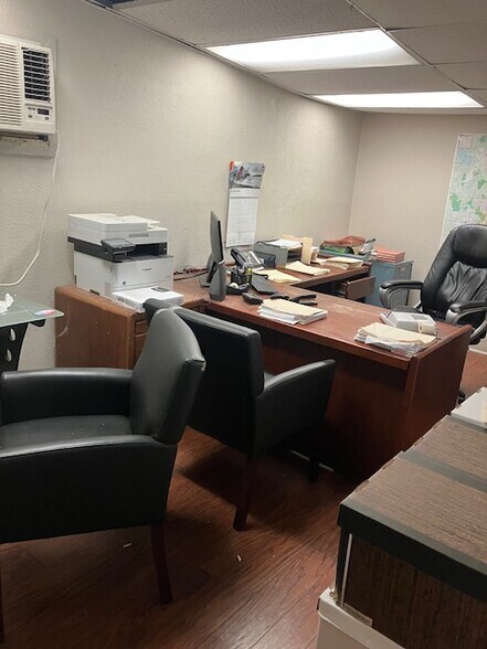 More Photos Of 5225 Cesar Chavez St E, Austin Industrial For Sale