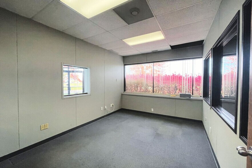 More Photos Of 29401 Stephenson Hwy, Madison Heights Light Manufacturing For Sale