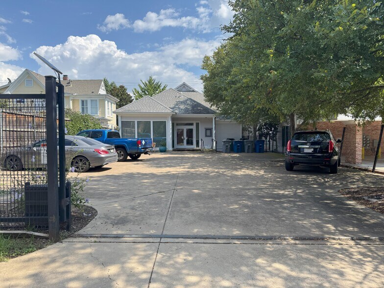 More Photos Of 2509 Thomas Ave, Dallas Freestanding For Lease