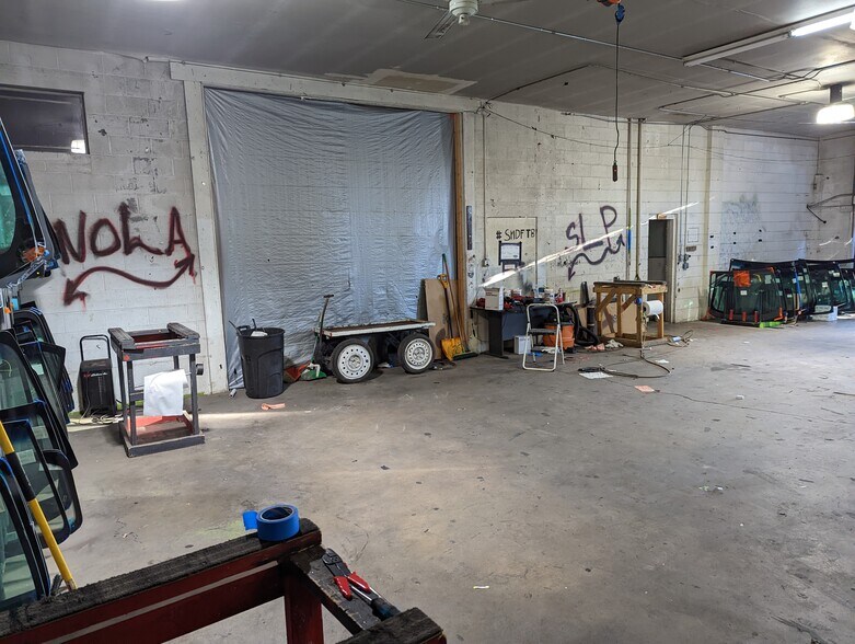 More Photos Of 5700 W Alameda Ave, Denver Auto Repair For Sale