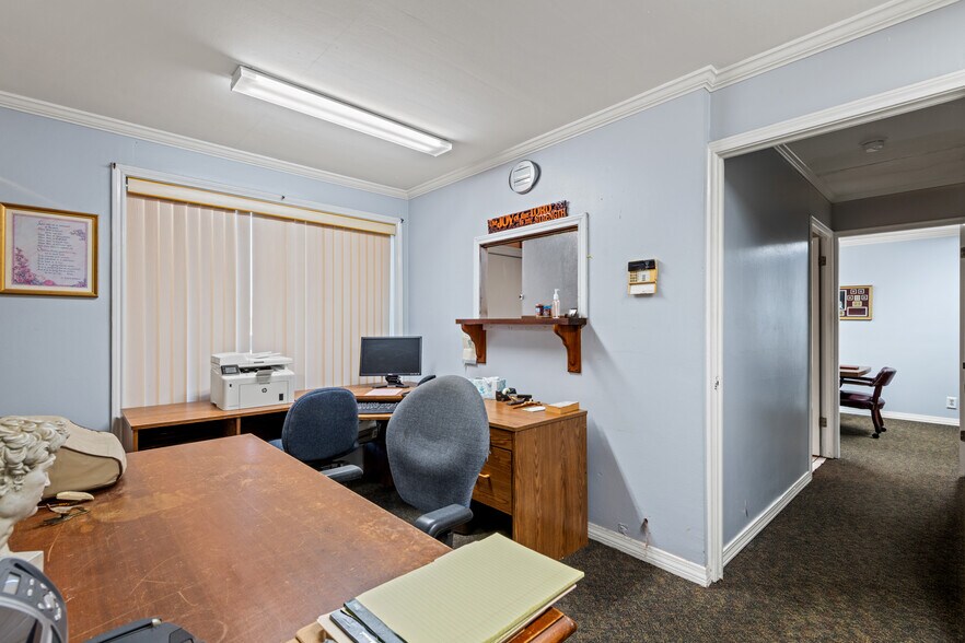 More Photos Of 405 N Causeway Blvd, Metairie Freestanding For Sale