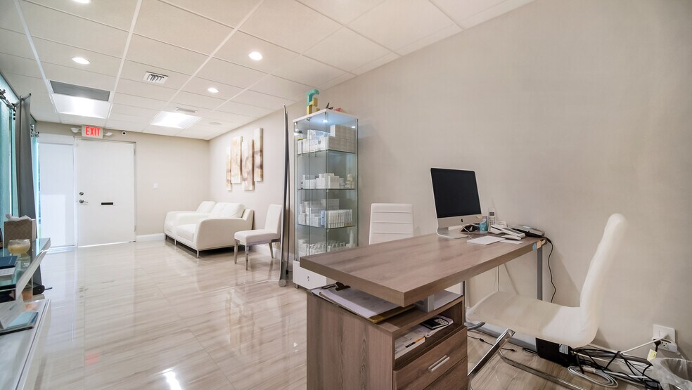 More Photos Of 201 N University Dr, Plantation Medical For Sale