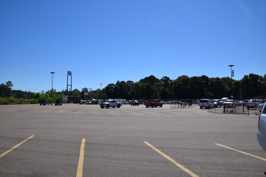 More Photos Of 1629 E Main St, Magnolia General Retail For Sale