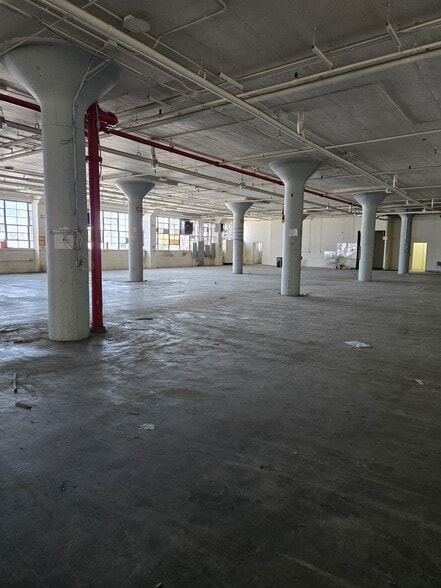 More Photos Of 1717 Troutman St, Ridgewood Warehouse For Lease