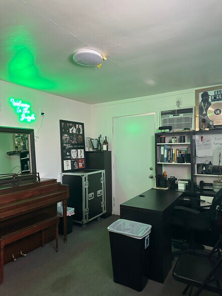 More Photos Of 5520-5522 Cahuenga Blvd, North Hollywood Freestanding For Sale