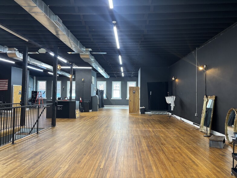 More Photos Of 275 W 4th St, Winston-Salem General Retail For Lease