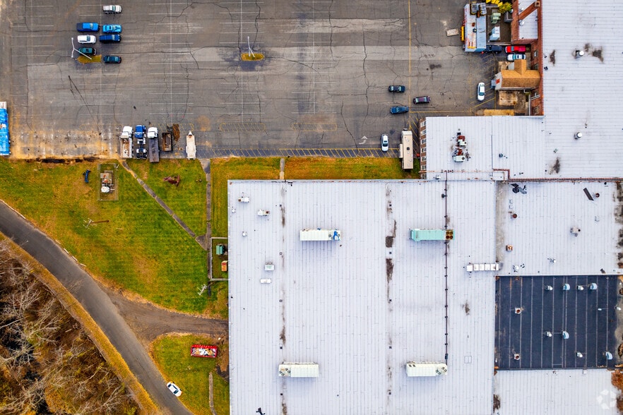 More Photos Of 152 Broadway, Haverstraw Warehouse For Lease