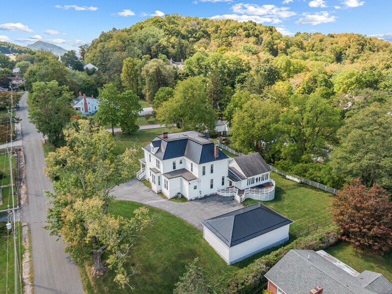 More Photos Of 639 Tower St, Tazewell Specialty For Sale