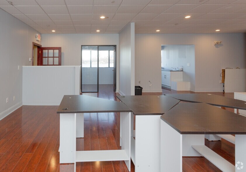 More Photos Of 725 River Rd, Edgewater Medical For Lease