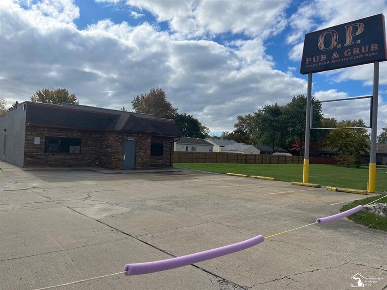 More Photos Of 1090 N Dixie Hwy, Monroe Restaurant For Sale