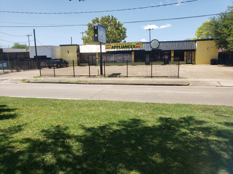 More Photos Of 7524 Hillcroft St, Houston Freestanding For Sale