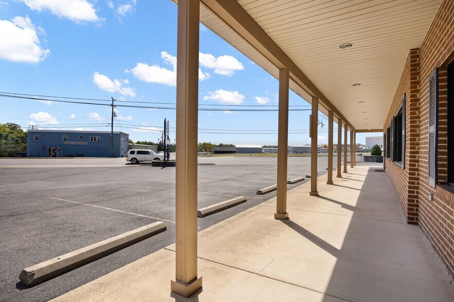 More Photos Of 294 Lee Hwy, Verona General Retail For Lease