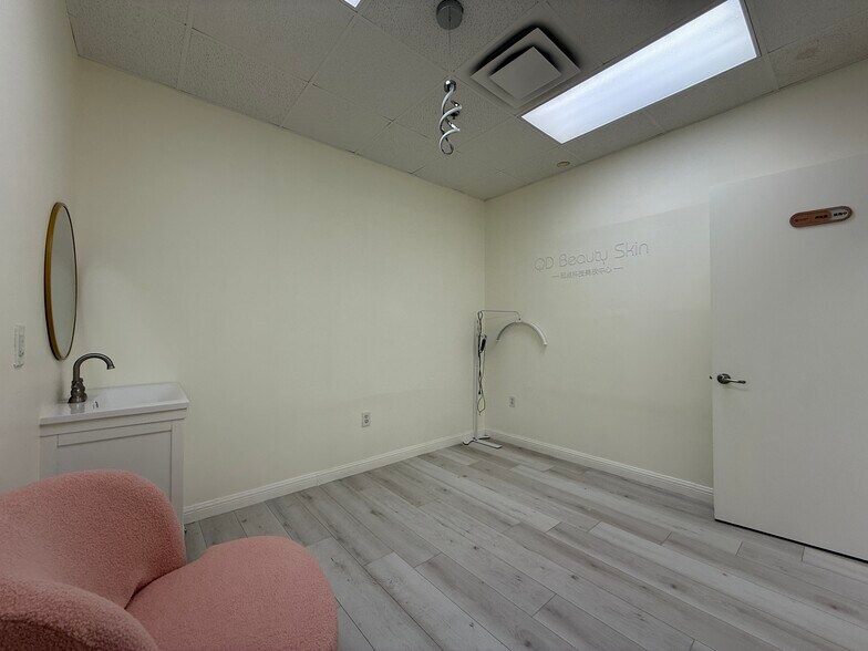 More Photos Of 9889 Bellaire Blvd, Houston General Retail For Sale