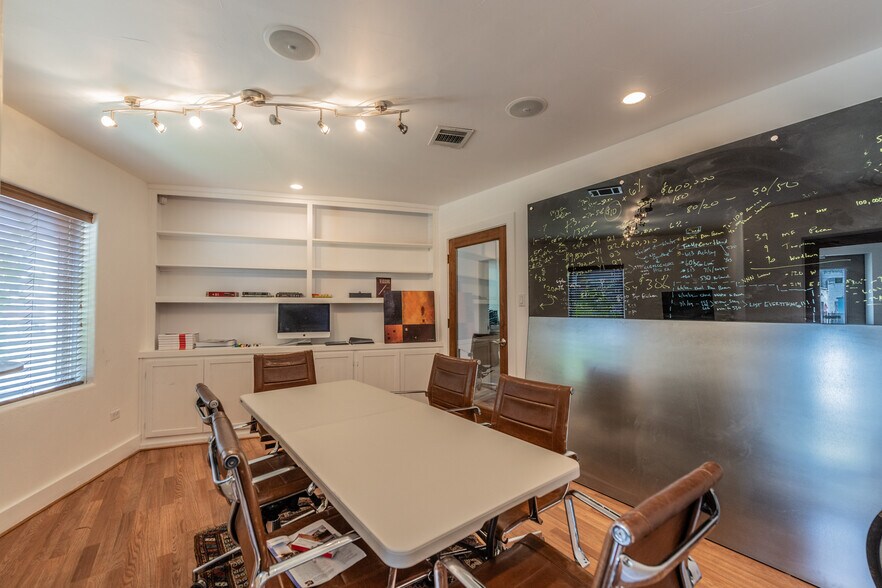 More Photos Of 601 E Ashby Pl, San Antonio Restaurant For Lease