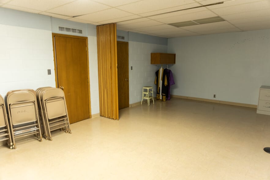 More Photos Of 381 H St, Hampton Religious Facility For Sale