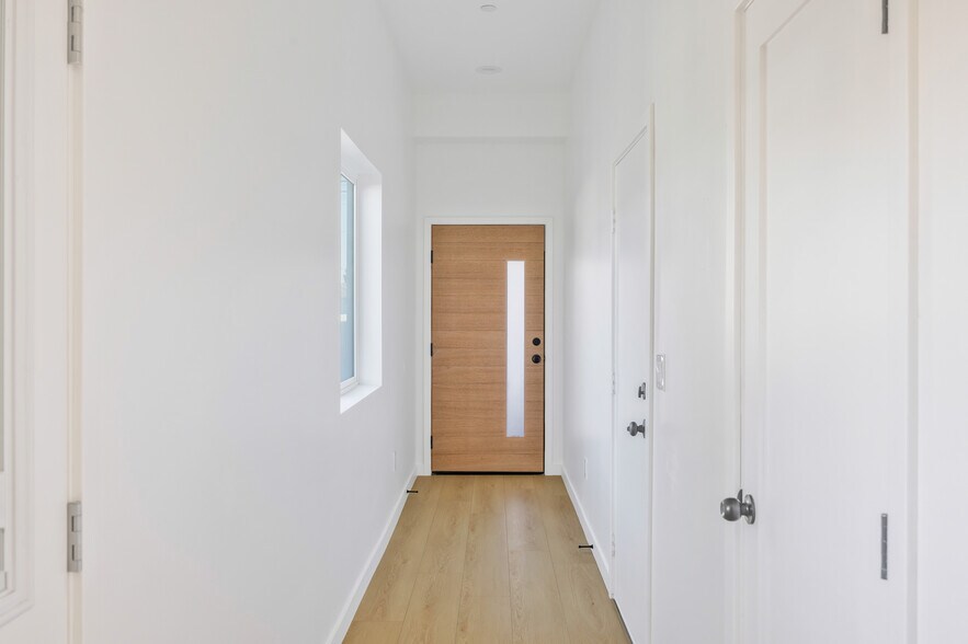More Photos Of 10905 Dalerose Ave, Inglewood Multifamily For Sale
