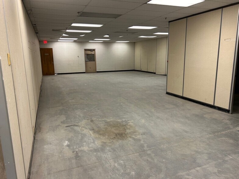 More Photos Of 627 S Cottage St, Independence Warehouse For Lease