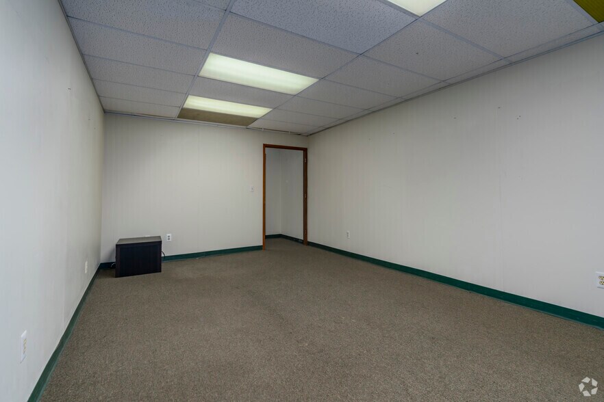 More Photos Of 32969 Hamilton Ct, Farmington Hills Office For Sale