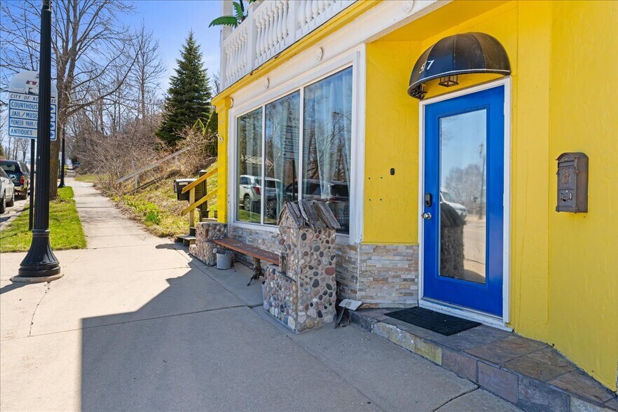 More Photos Of 517 Milwaukee St, Kewaunee General Retail For Sale