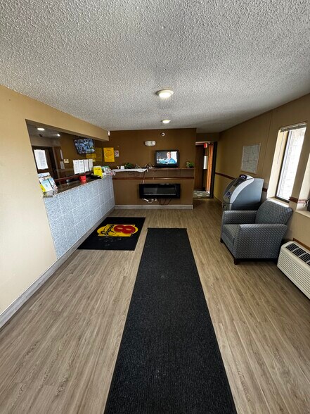 More Photos Of 207 W Gallup Rd, Jefferson Hotel For Sale