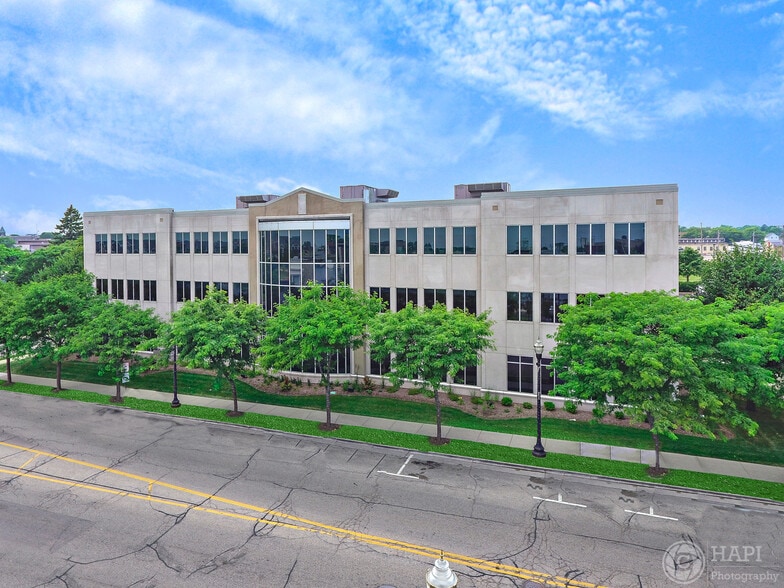 More Photos Of 600 52nd St, Kenosha Office For Lease