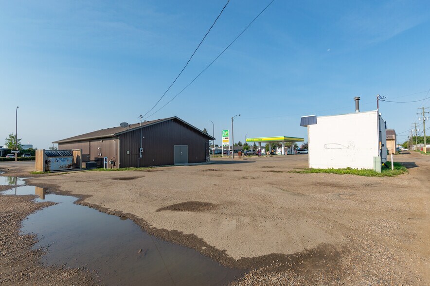 More Photos Of 5922 50 Ave, Stettler Storefront Retail Office For Sale