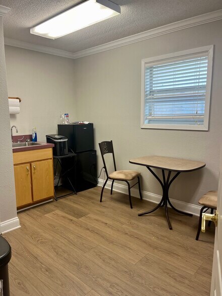 More Photos Of 1101 S Main St, Lindale Medical For Sale