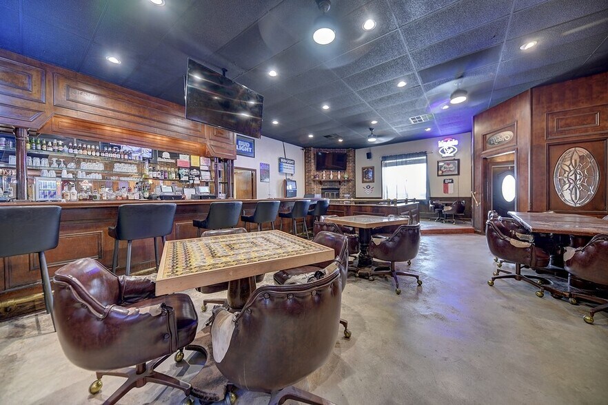 More Photos Of 233 College St, Schulenburg Sports And Entertainment For Sale