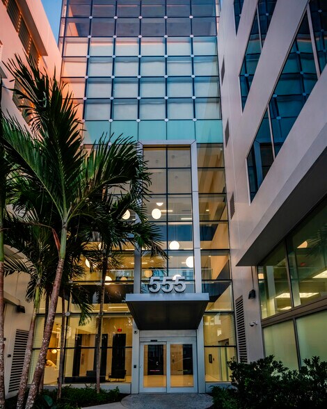 More Photos Of 555 Washington Ave, Miami Beach Office For Lease