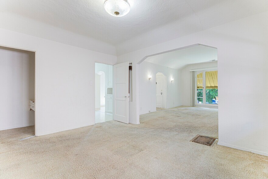 More Photos Of 4909 York Blvd, Los Angeles Office For Sale