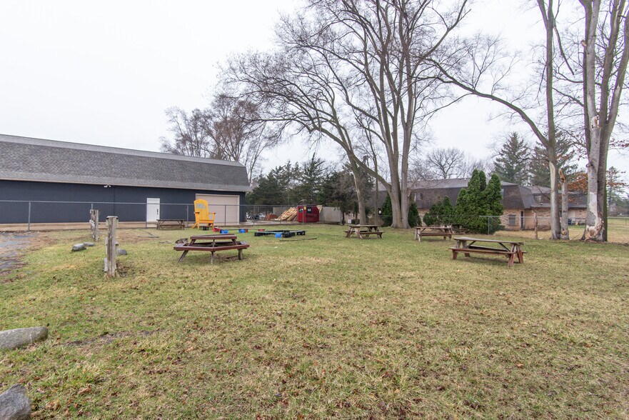 More Photos Of 2535 Highland Rd, Highland Restaurant For Sale