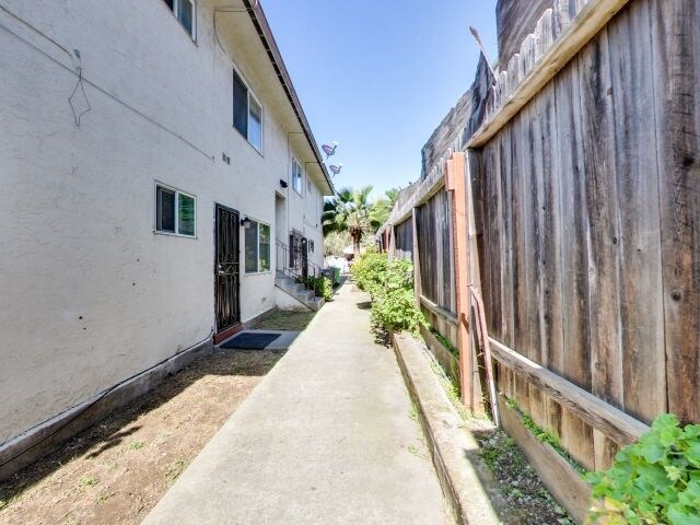More Photos Of 2120 E 22nd St, Oakland Apartments For Sale