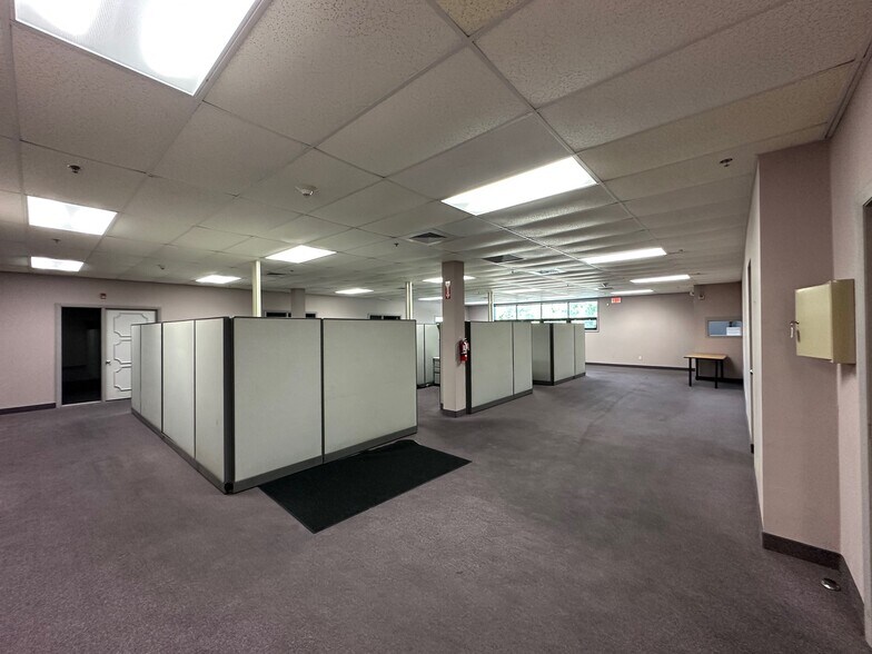 More Photos Of 26 Sears Way, West Springfield Distribution For Sale